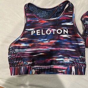 Peloton sports bra size small